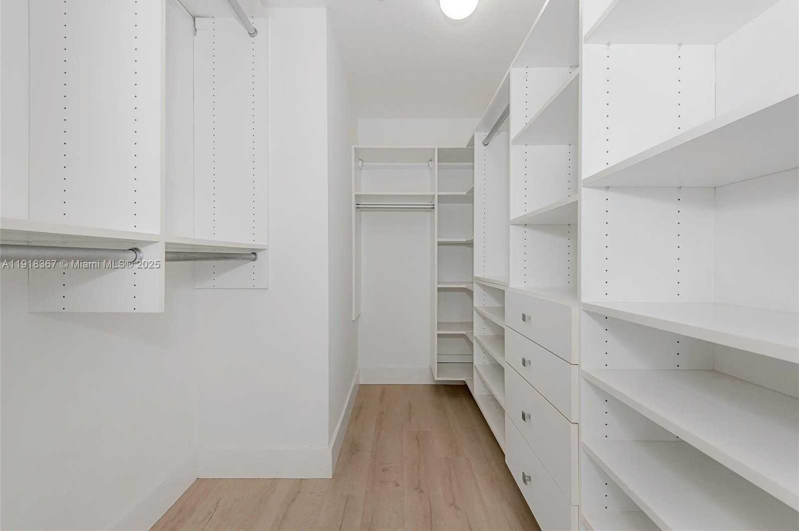 Small Image of 6580 INDIAN CREEK DR #310, Miami Beach Number 31