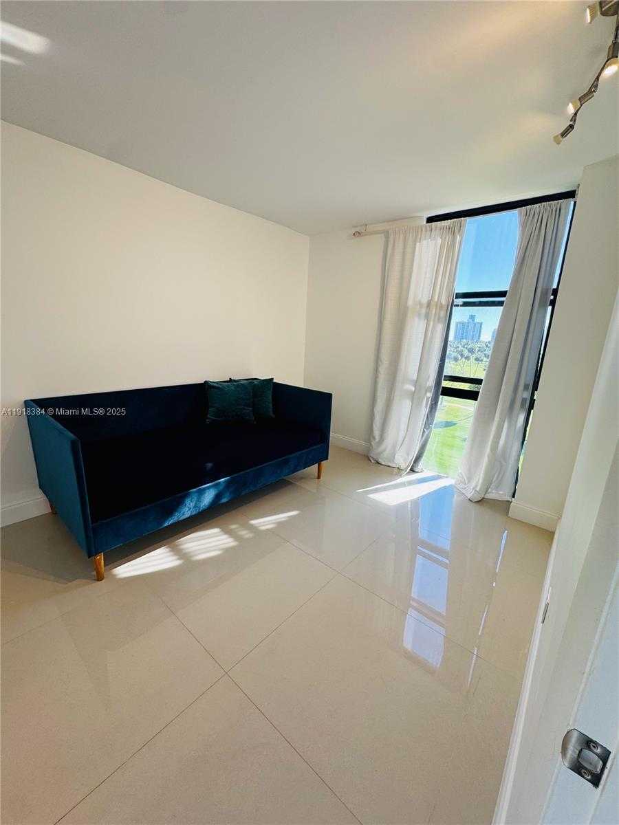 Imagen de Pequeño Objeto