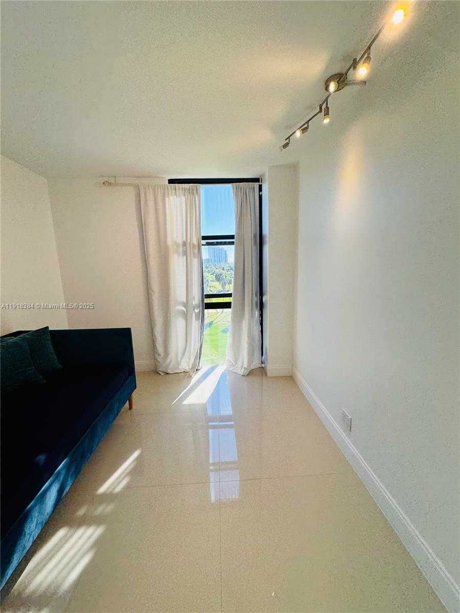 Imagen de Pequeño Objeto