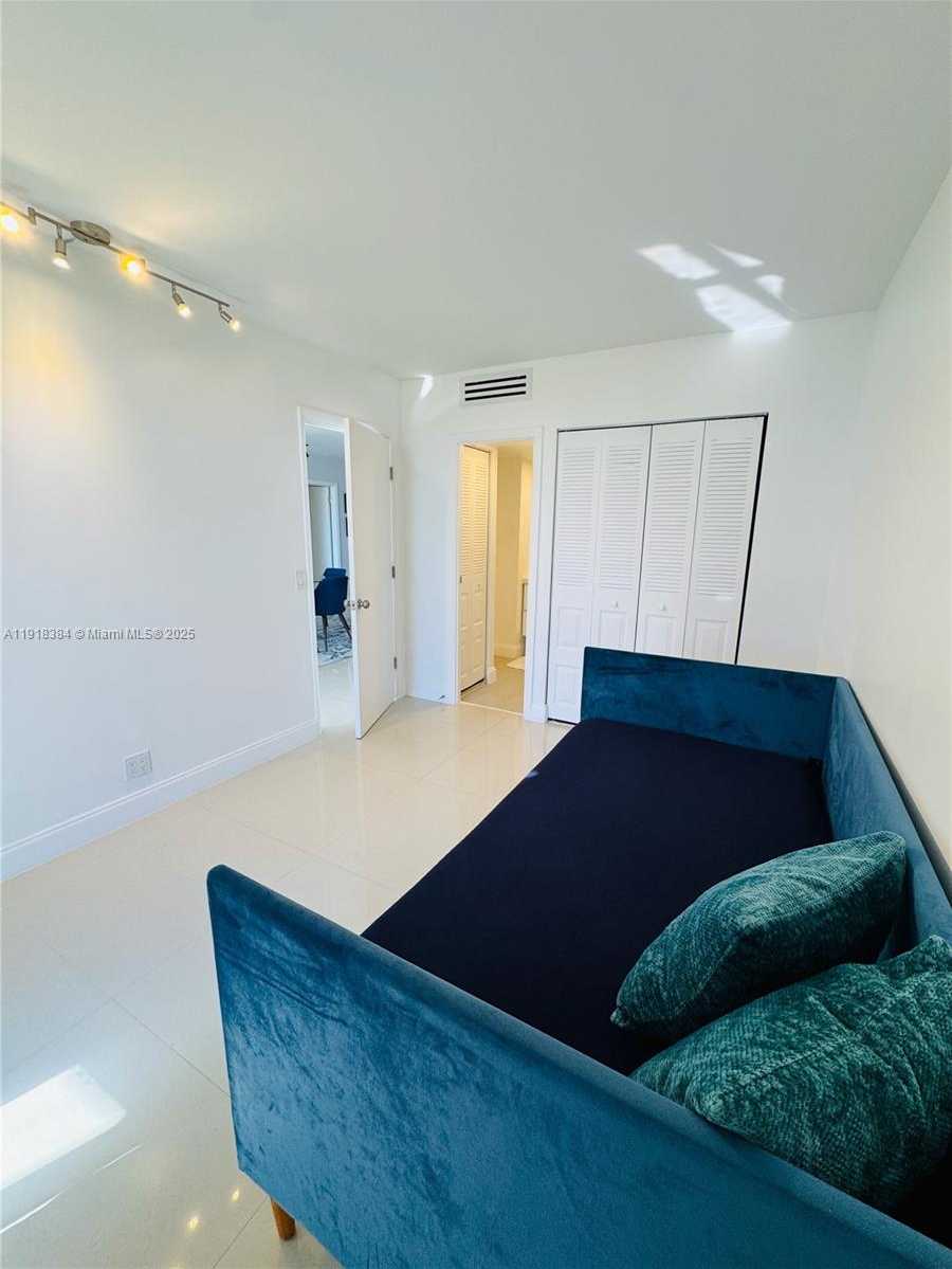 Imagen de Pequeño Objeto