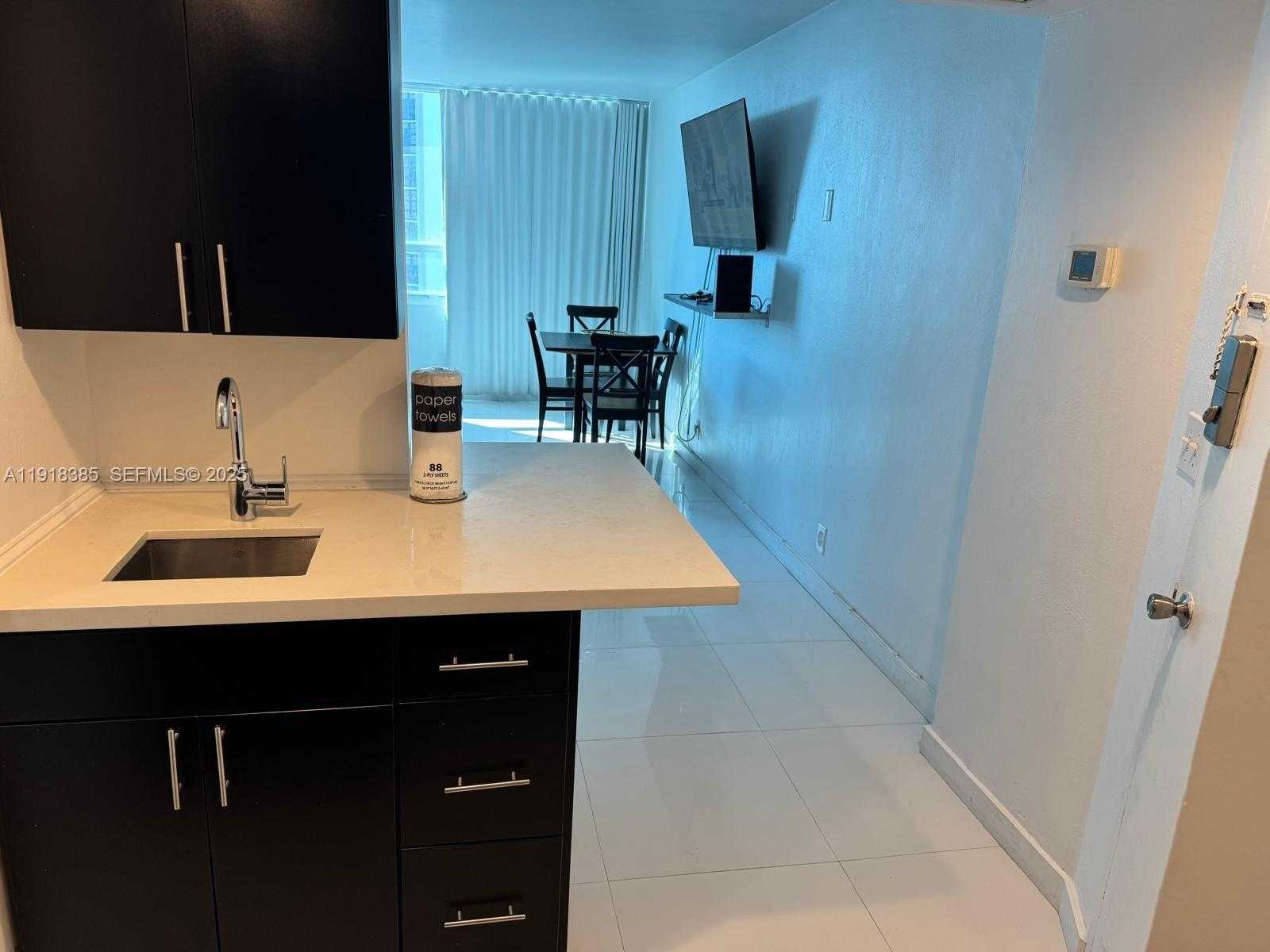 Small Image of 5445 COLLINS AVE #915, Miami Beach Number 2