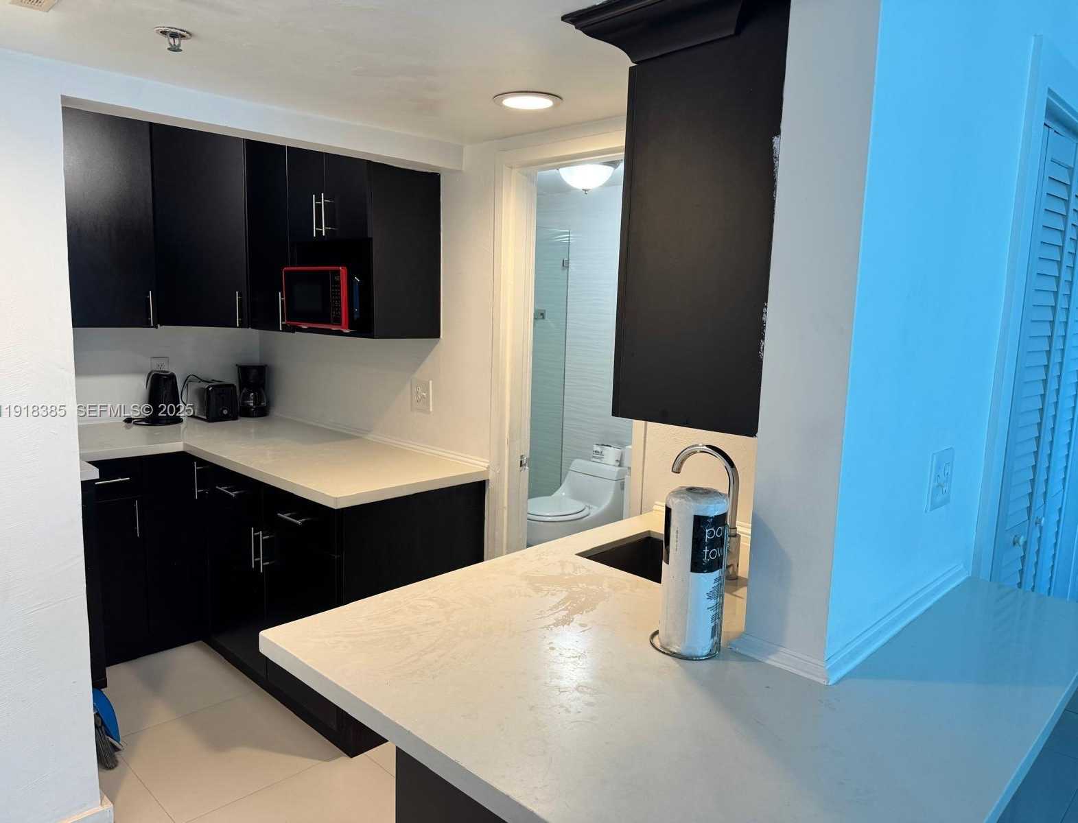 Small Image of 5445 COLLINS AVE #915, Miami Beach Number 7