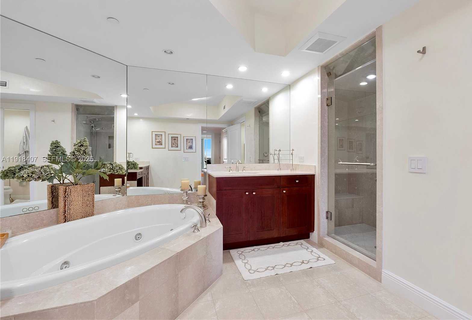 Small Image of 6000 ISLAND BLVD #2406, Aventura Number 31