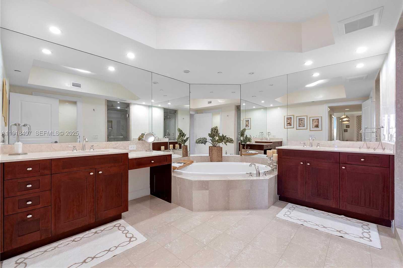 Small Image of 6000 ISLAND BLVD #2406, Aventura Number 32