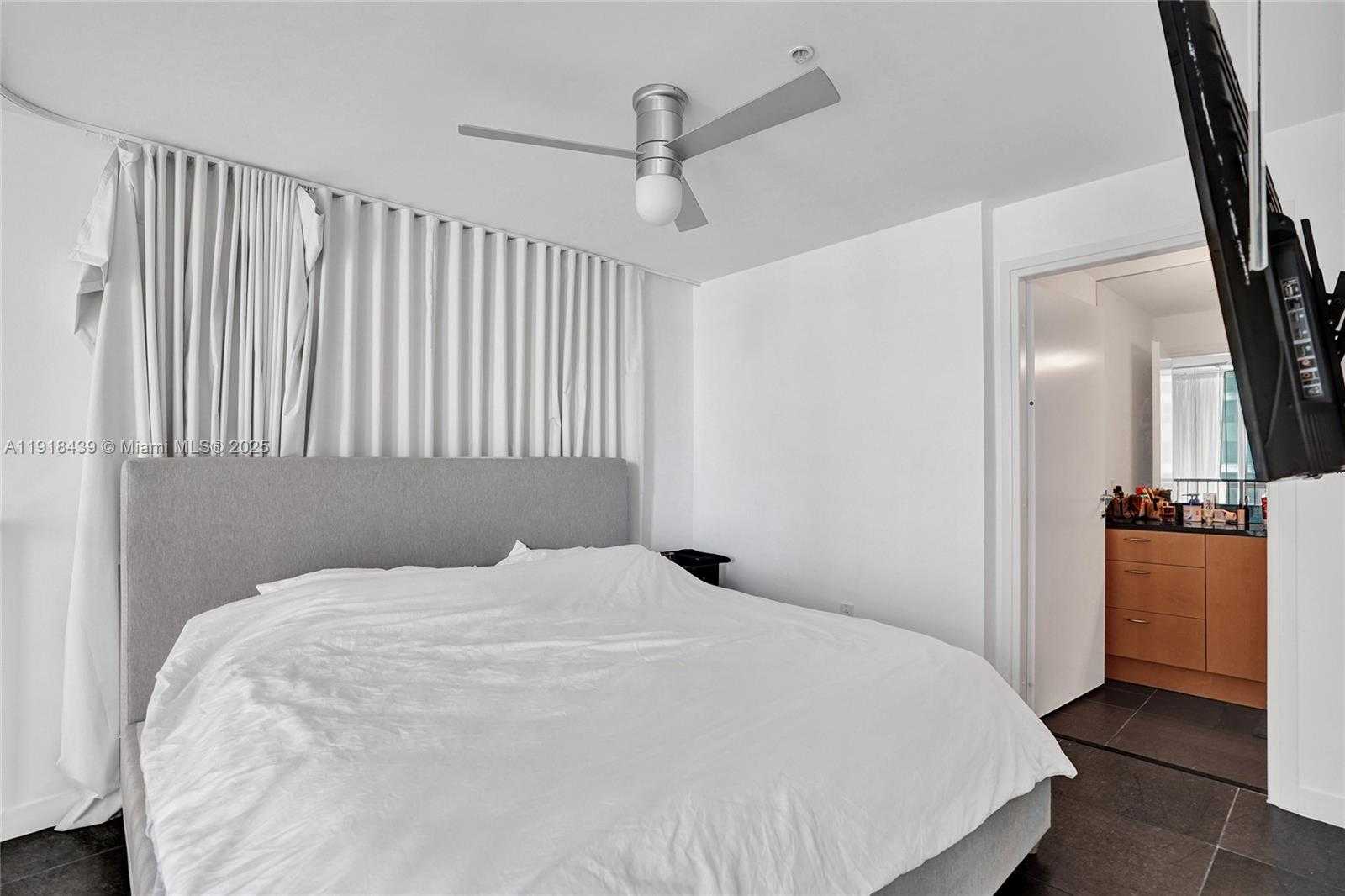 Small Image of 300 SOUTH BISCAYNE BLVD #L-1206, Miami Number 12