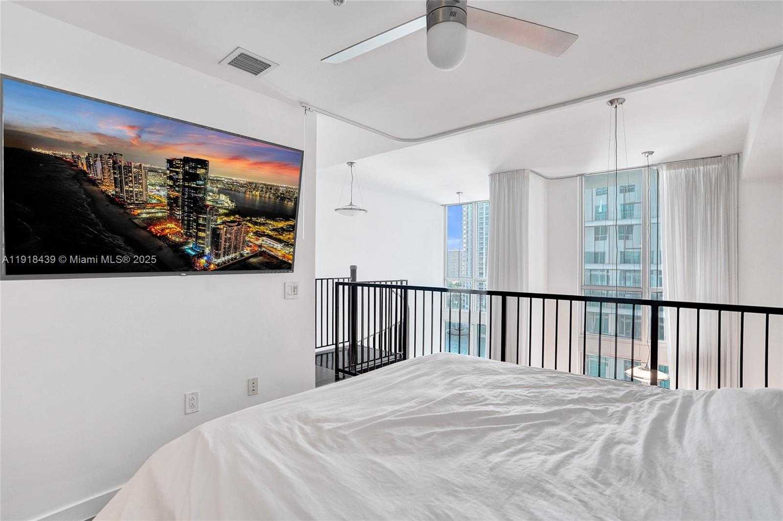 Small Image of 300 SOUTH BISCAYNE BLVD #L-1206, Miami Number 14