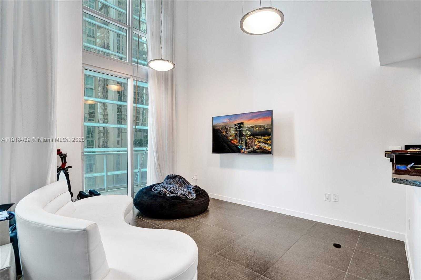 Small Image of 300 SOUTH BISCAYNE BLVD #L-1206, Miami Number 3