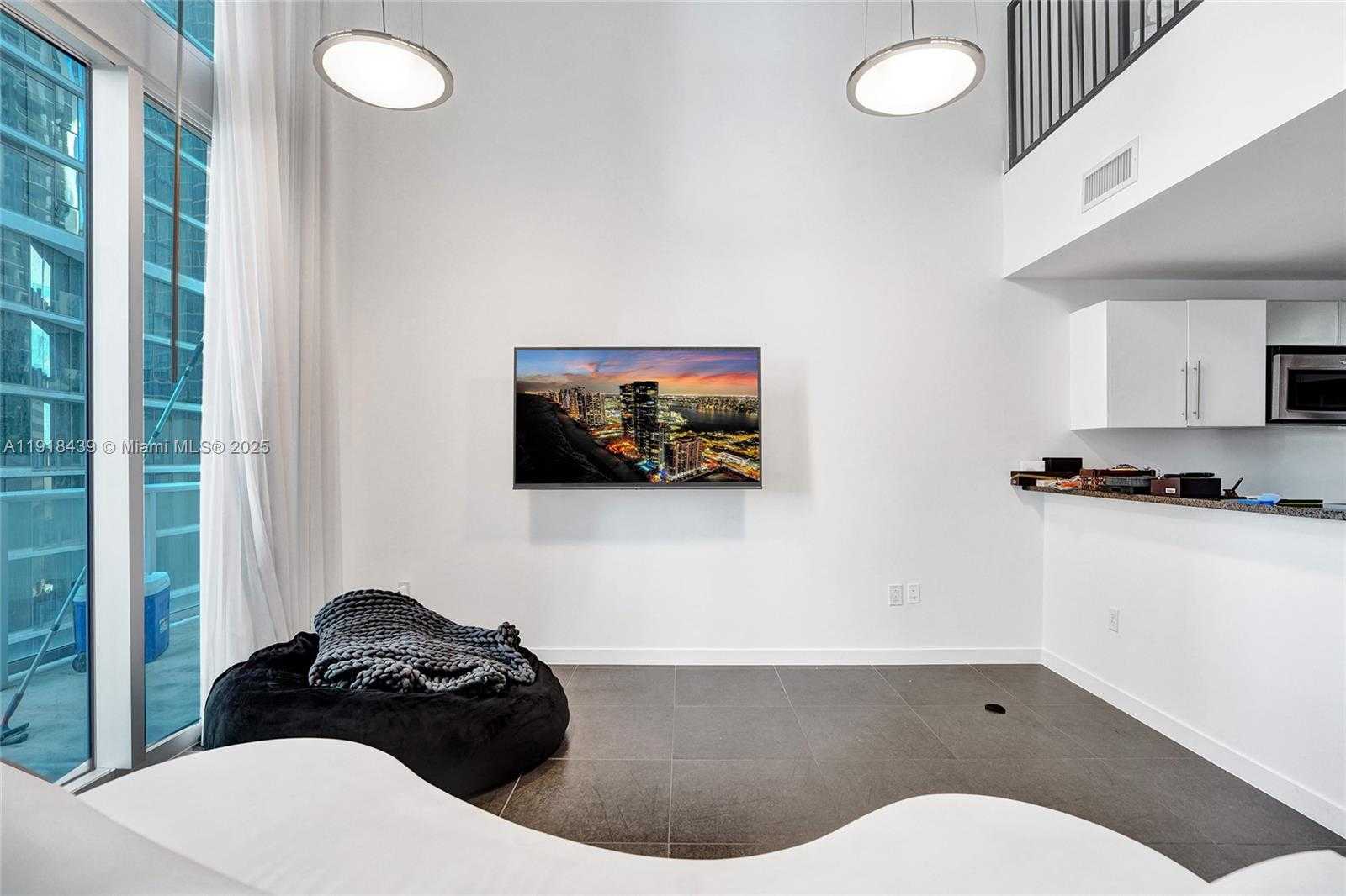 Small Image of 300 SOUTH BISCAYNE BLVD #L-1206, Miami Number 4