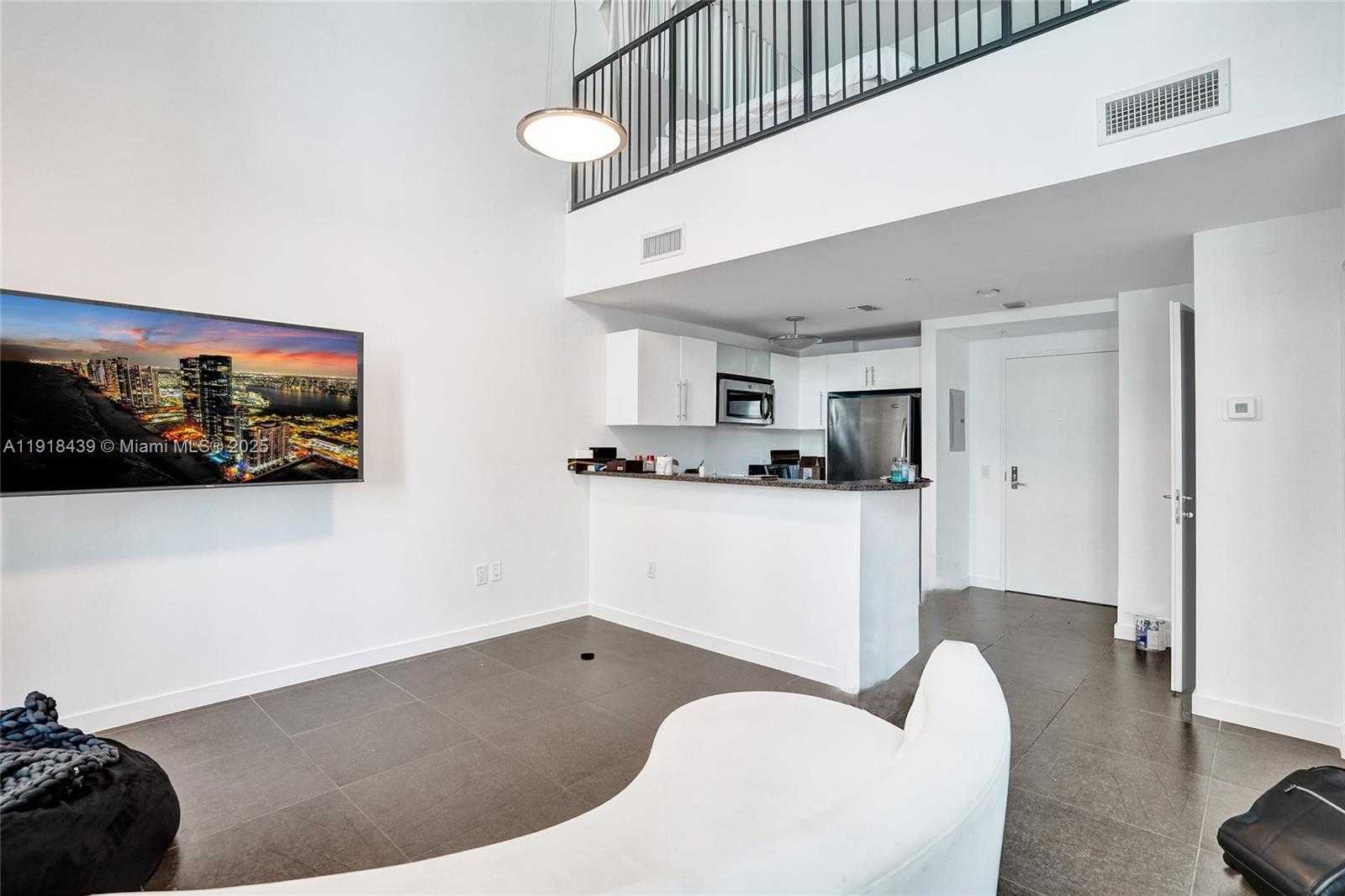 Small Image of 300 SOUTH BISCAYNE BLVD #L-1206, Miami Number 7