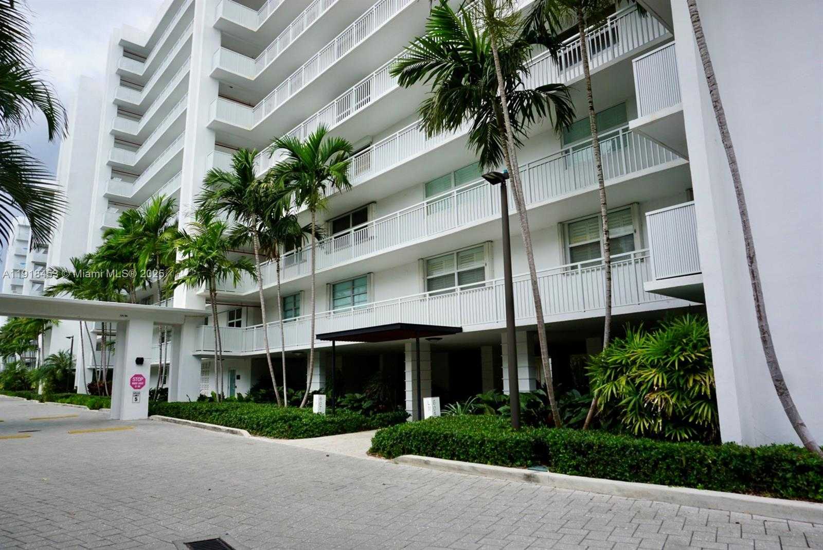 Small Image of 605 OCEAN DR #2L, Key Biscayne Number 25