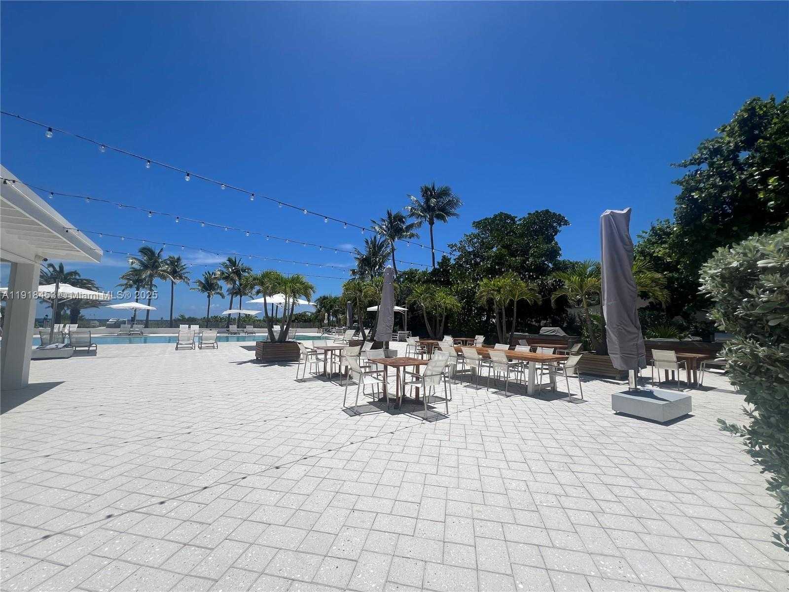 Small Image of 605 OCEAN DR #2L, Key Biscayne Number 3