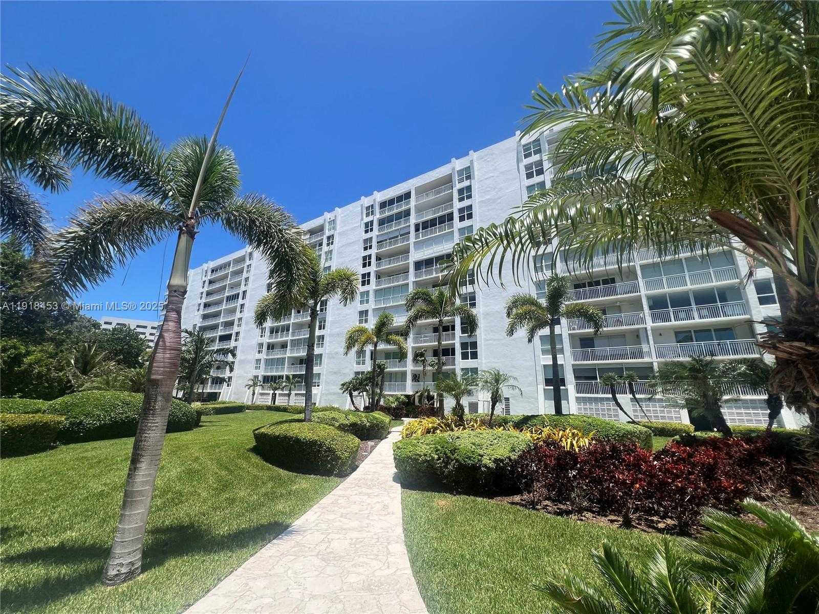 Small Image of 605 OCEAN DR #2L, Key Biscayne Number 31