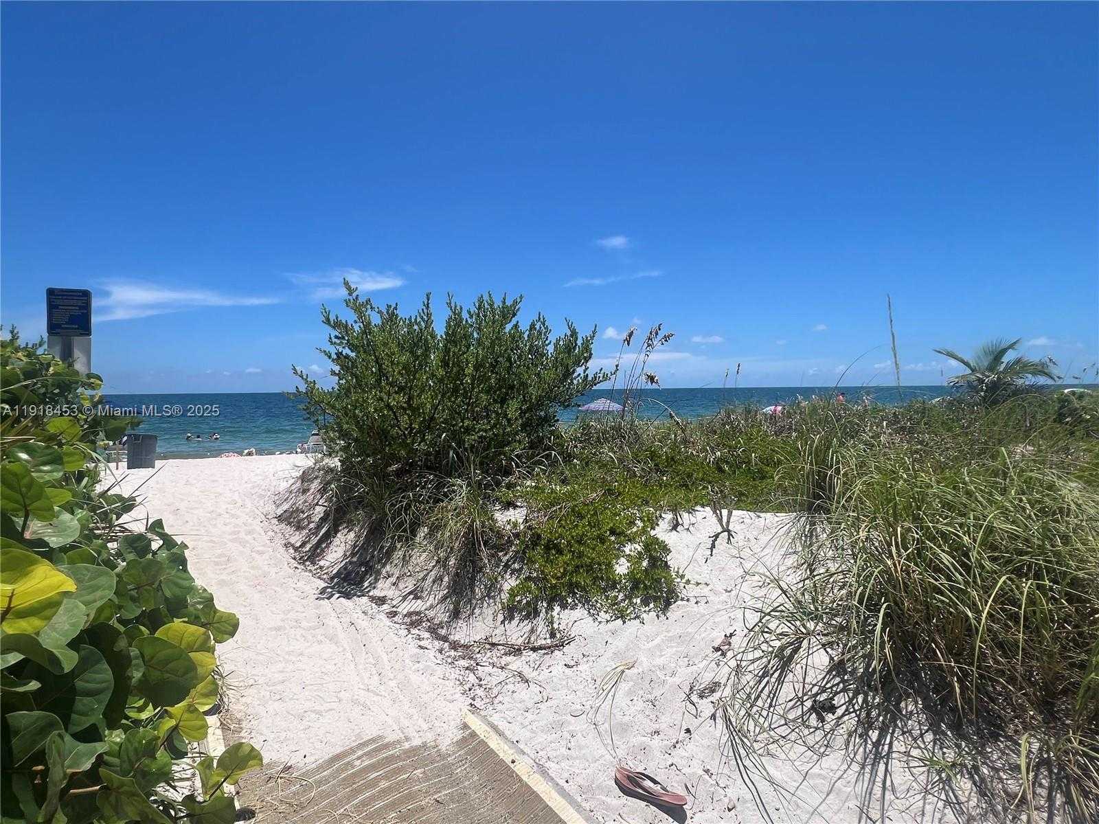 Small Image of 605 OCEAN DR #2L, Key Biscayne Number 33