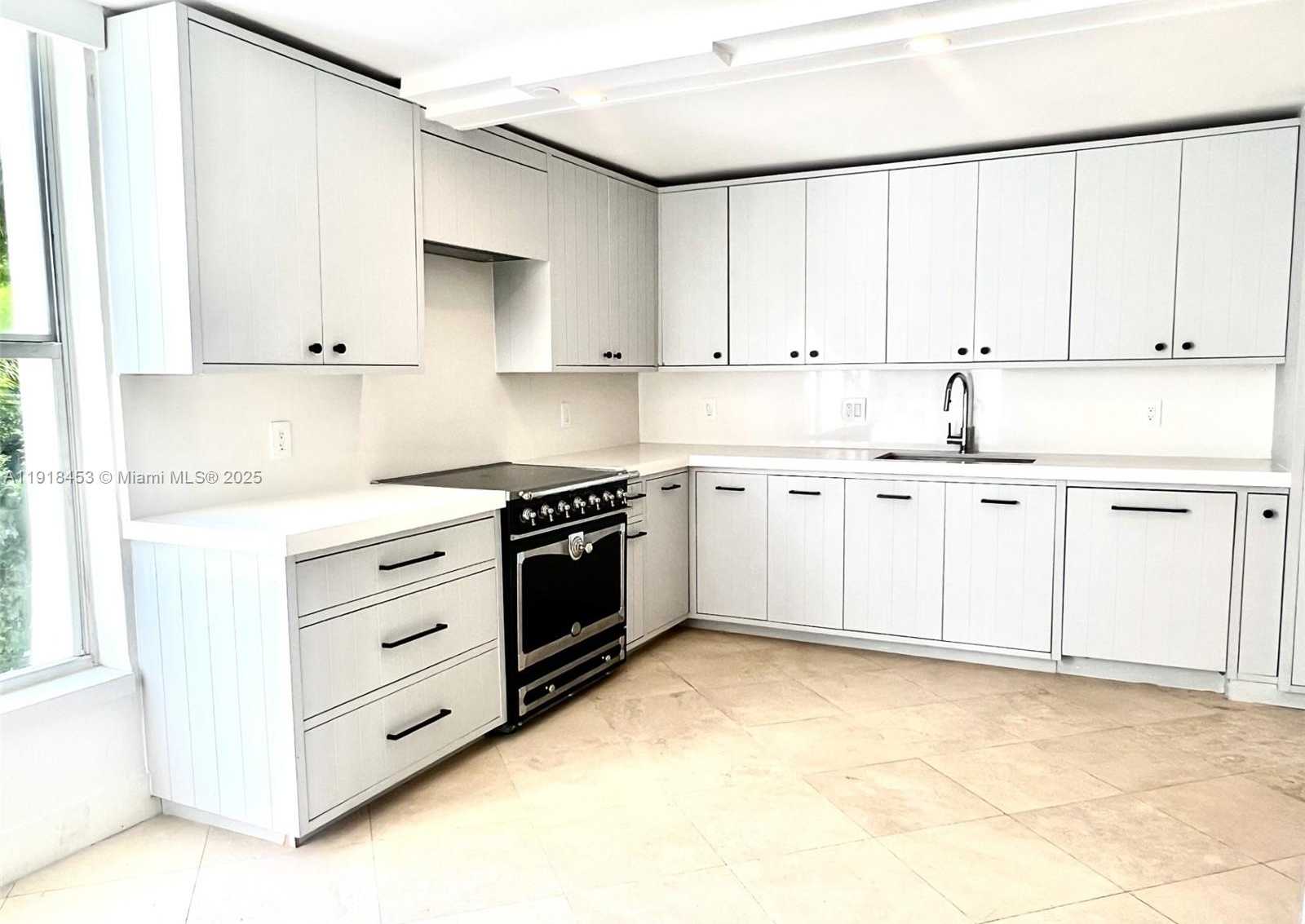 Small Image of 605 OCEAN DR #2L, Key Biscayne Number 9