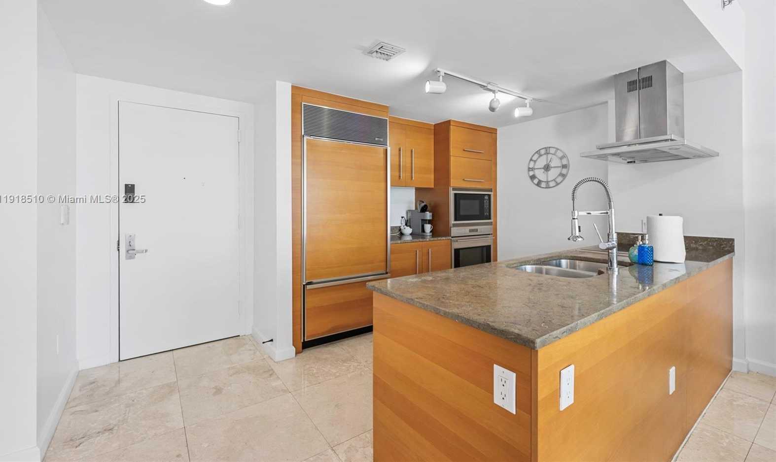Small Image of 485 BRICKELL AVE #3503, Miami Number 4