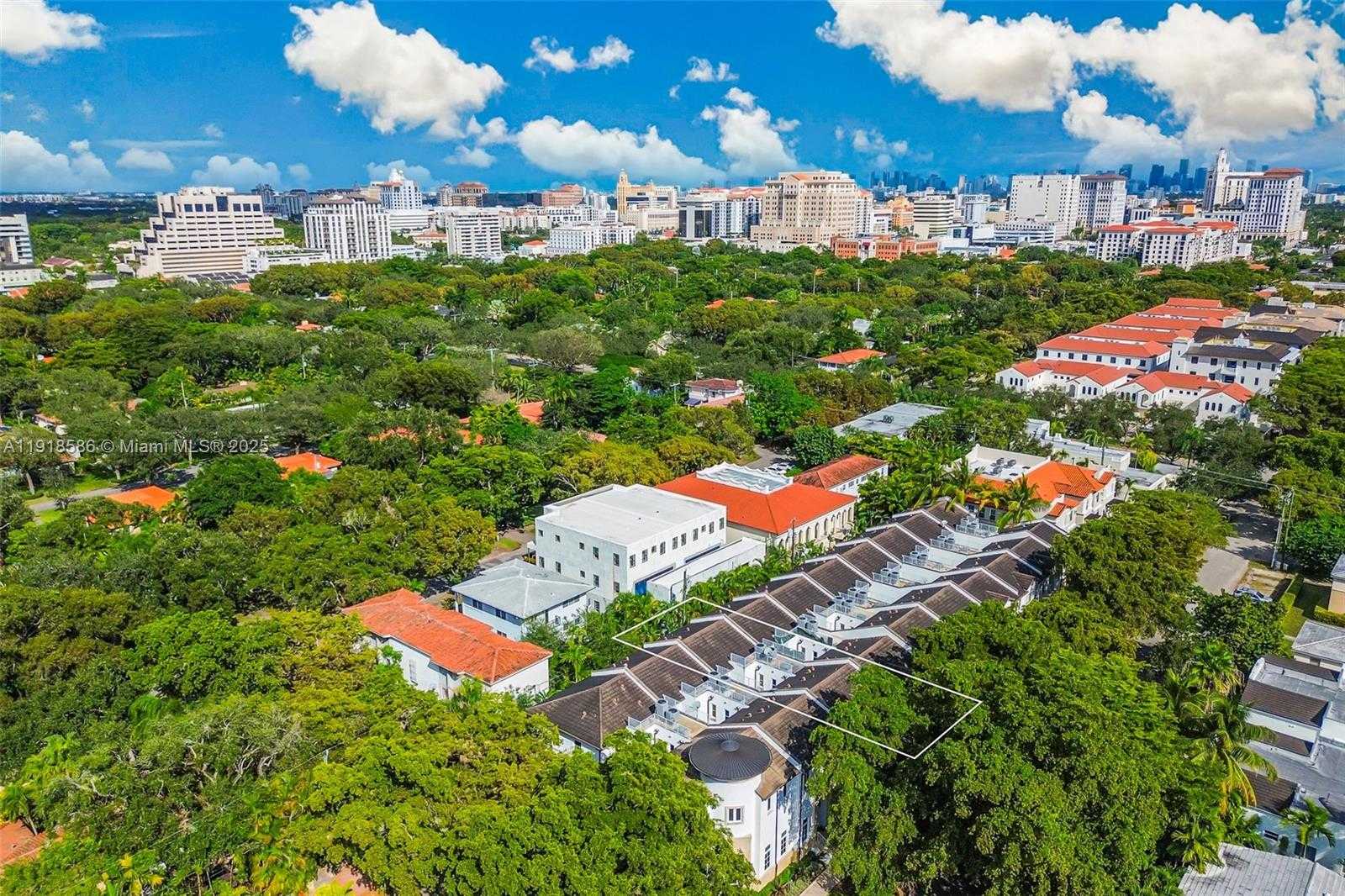 Small Image of 641 SANTANDER AVE #3, Coral Gables Number 2