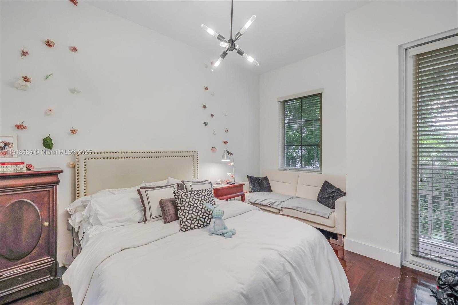 Small Image of 641 SANTANDER AVE #3, Coral Gables Number 25