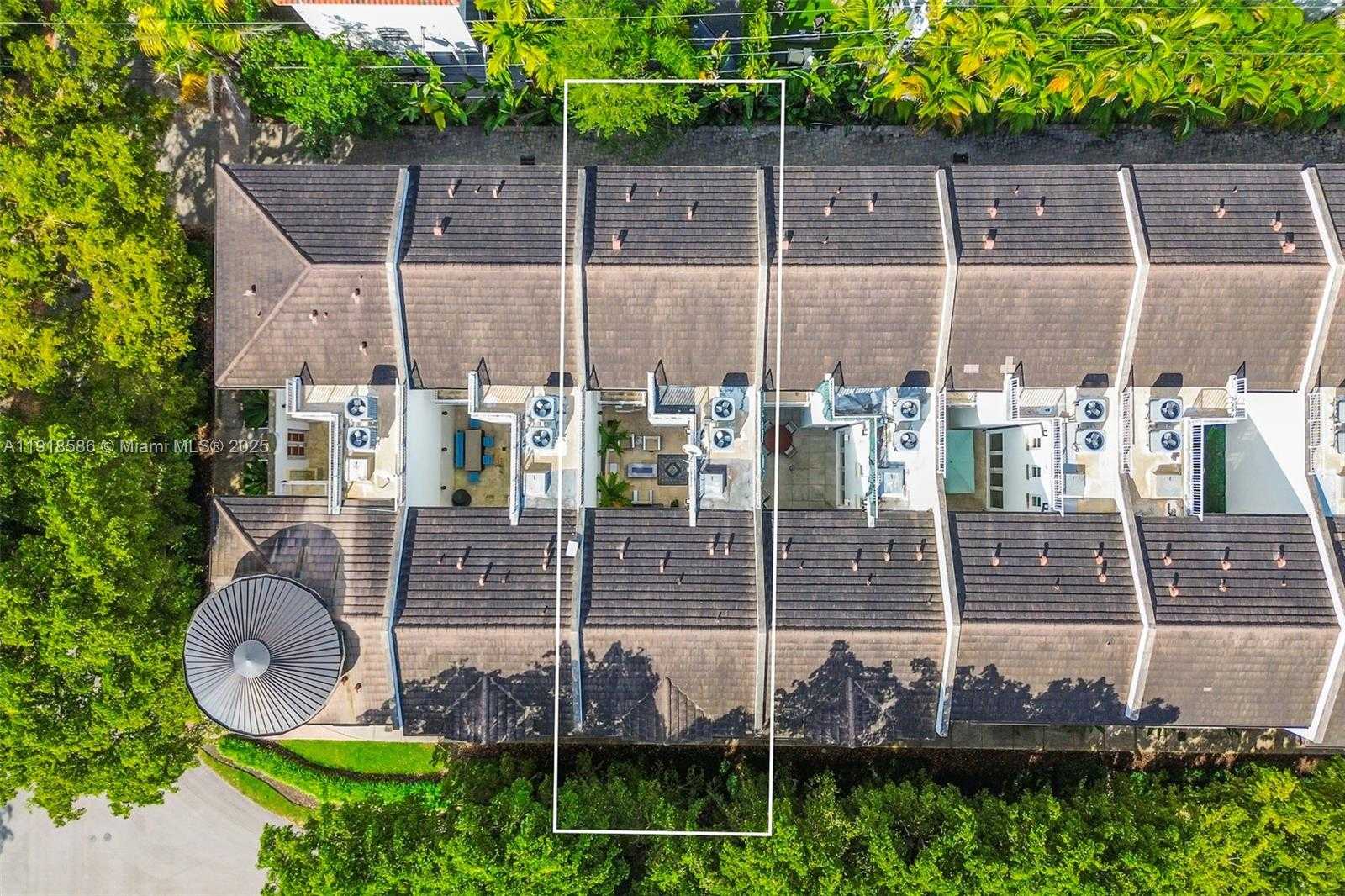 Small Image of 641 SANTANDER AVE #3, Coral Gables Number 3