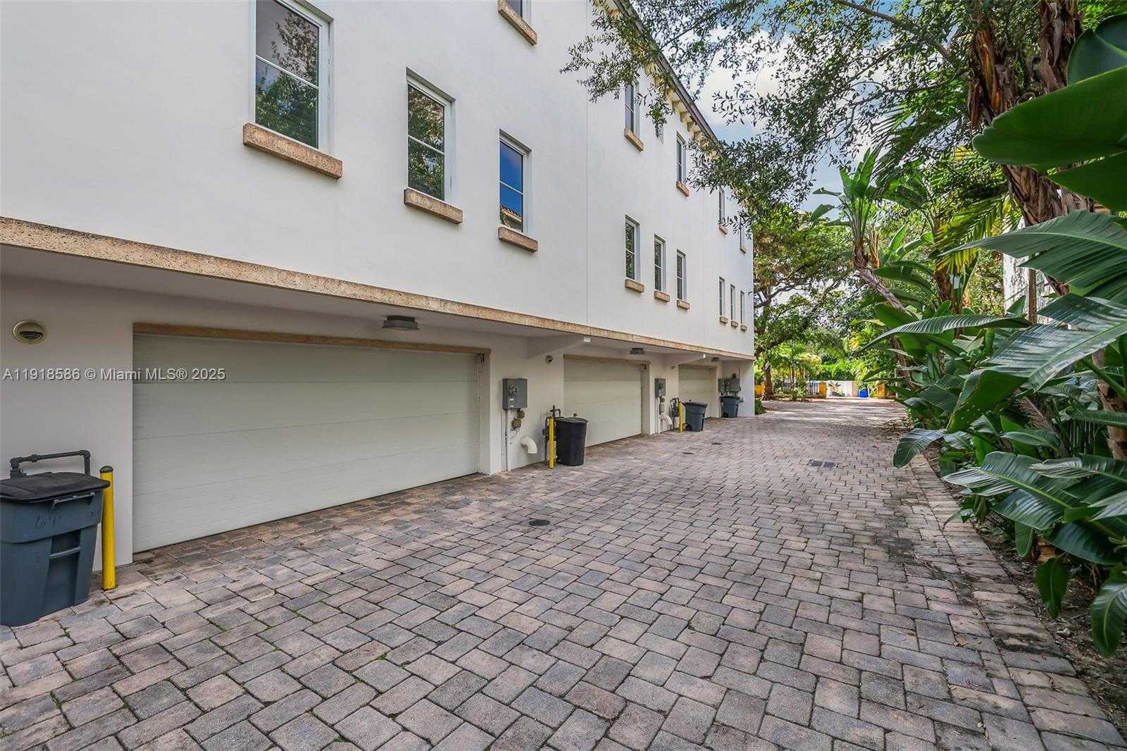 Small Image of 641 SANTANDER AVE #3, Coral Gables Number 4