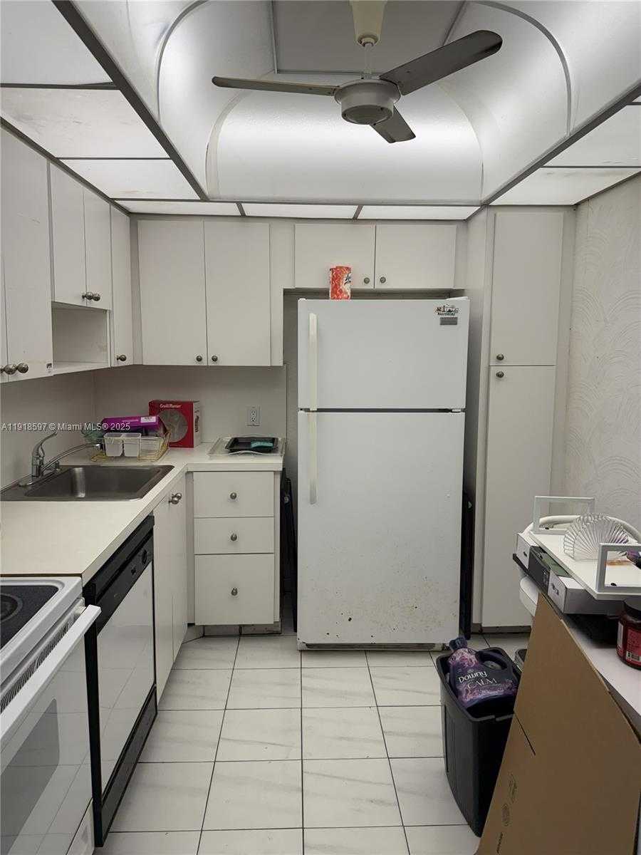 Small Image of 20335 WEST COUNTRY CLUB DR #1804, Aventura Number 3