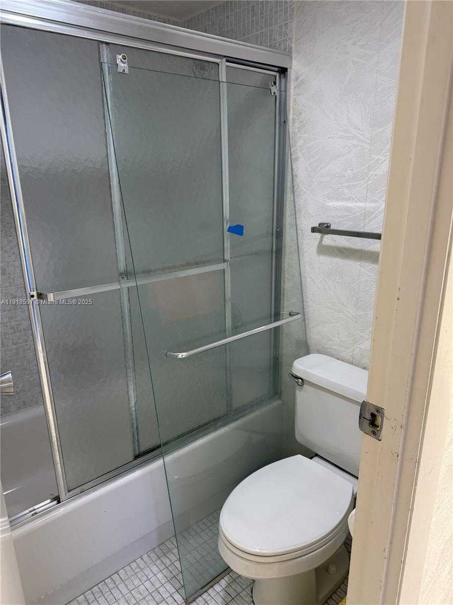 Small Image of 20335 WEST COUNTRY CLUB DR #1804, Aventura Number 4