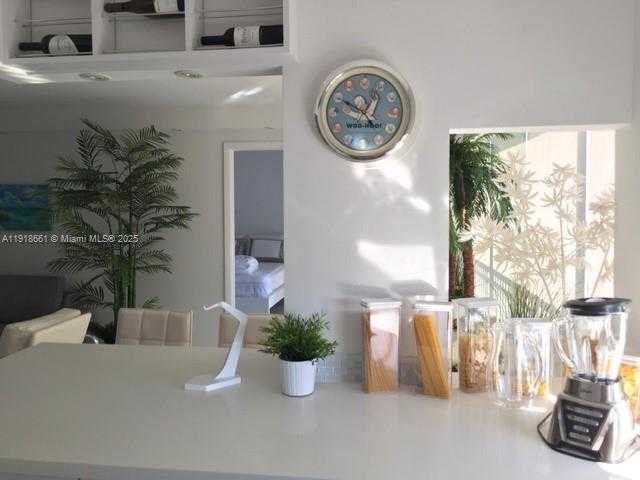 Small Image of Sunny Isles Beach Number 17