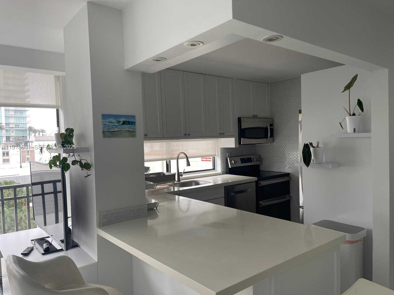 Small Image of 16909 NORTH BAY RD #716, Sunny Isles Beach Number 24