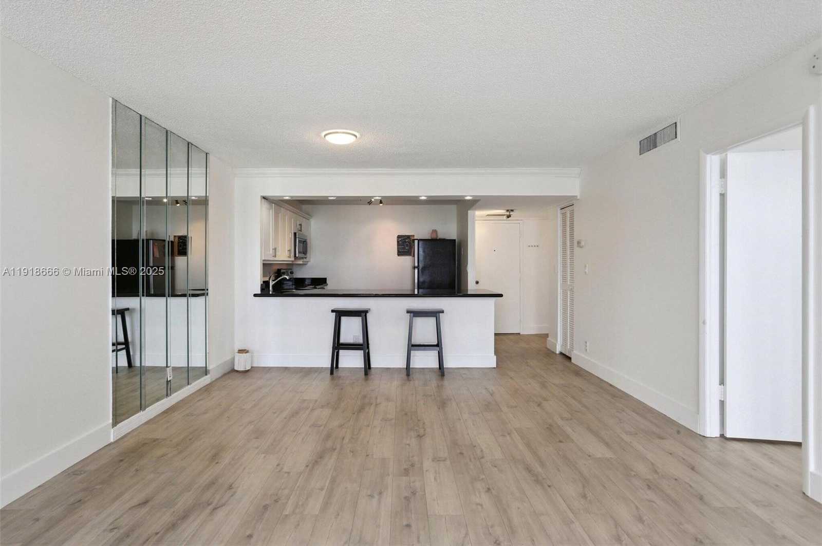 Small Image of 427 GOLDEN ISLES DR #11F, Hallandale Beach Number 12