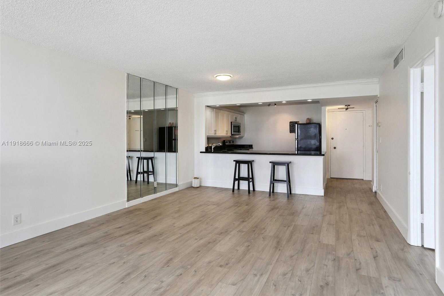 Small Image of 427 GOLDEN ISLES DR #11F, Hallandale Beach Number 13