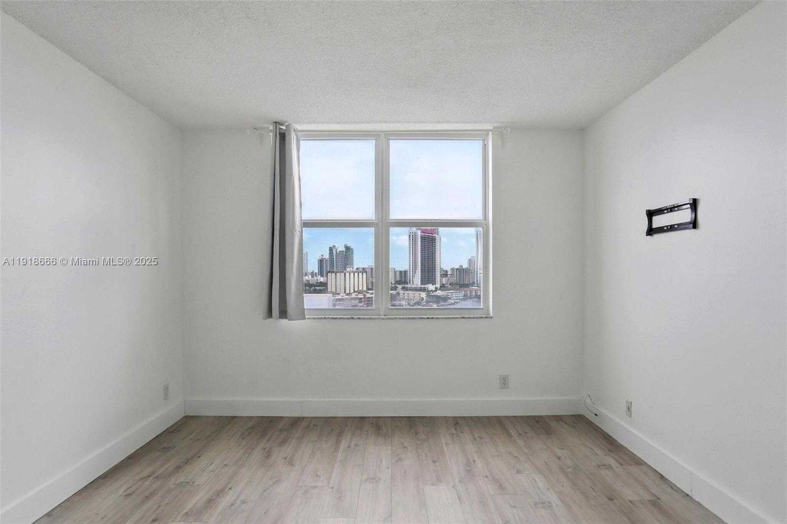 Small Image of 427 GOLDEN ISLES DR #11F, Hallandale Beach Number 15