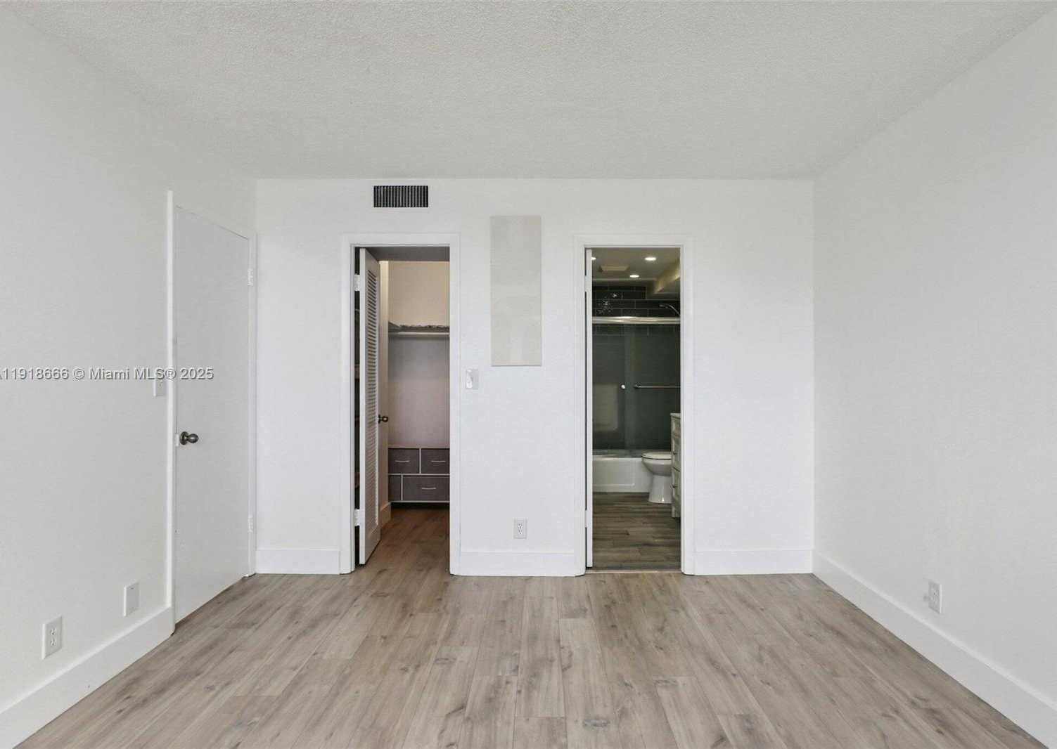 Small Image of 427 GOLDEN ISLES DR #11F, Hallandale Beach Number 18
