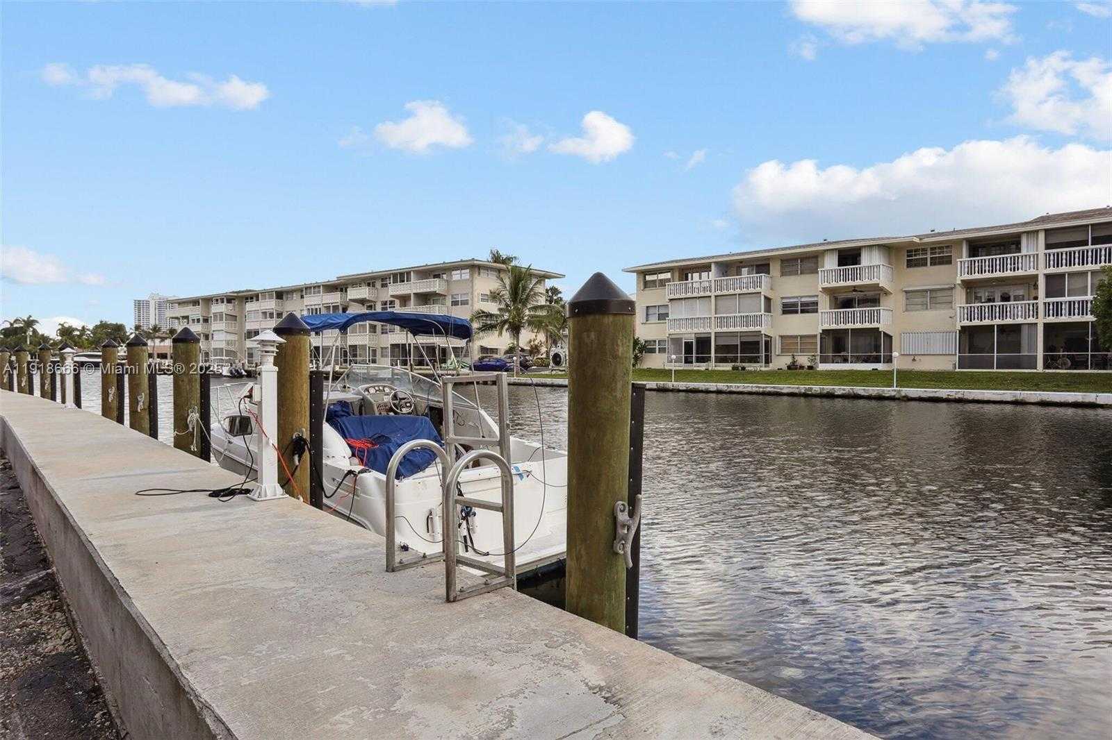 Small Image of 427 GOLDEN ISLES DR #11F, Hallandale Beach Number 3