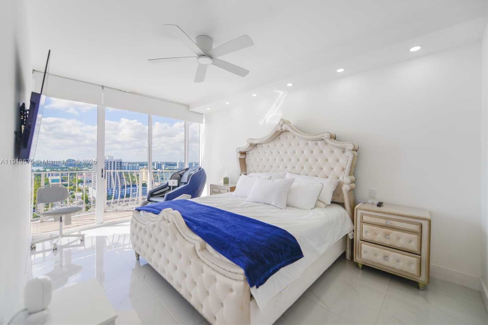 Small Image of 7601 EAST TREASURE DR #PH103, North Bay Village Number 18