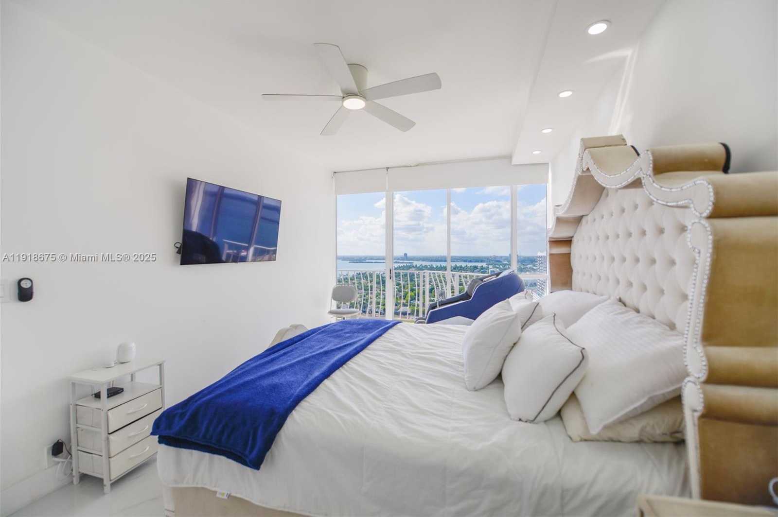 Small Image of 7601 EAST TREASURE DR #PH103, North Bay Village Number 19