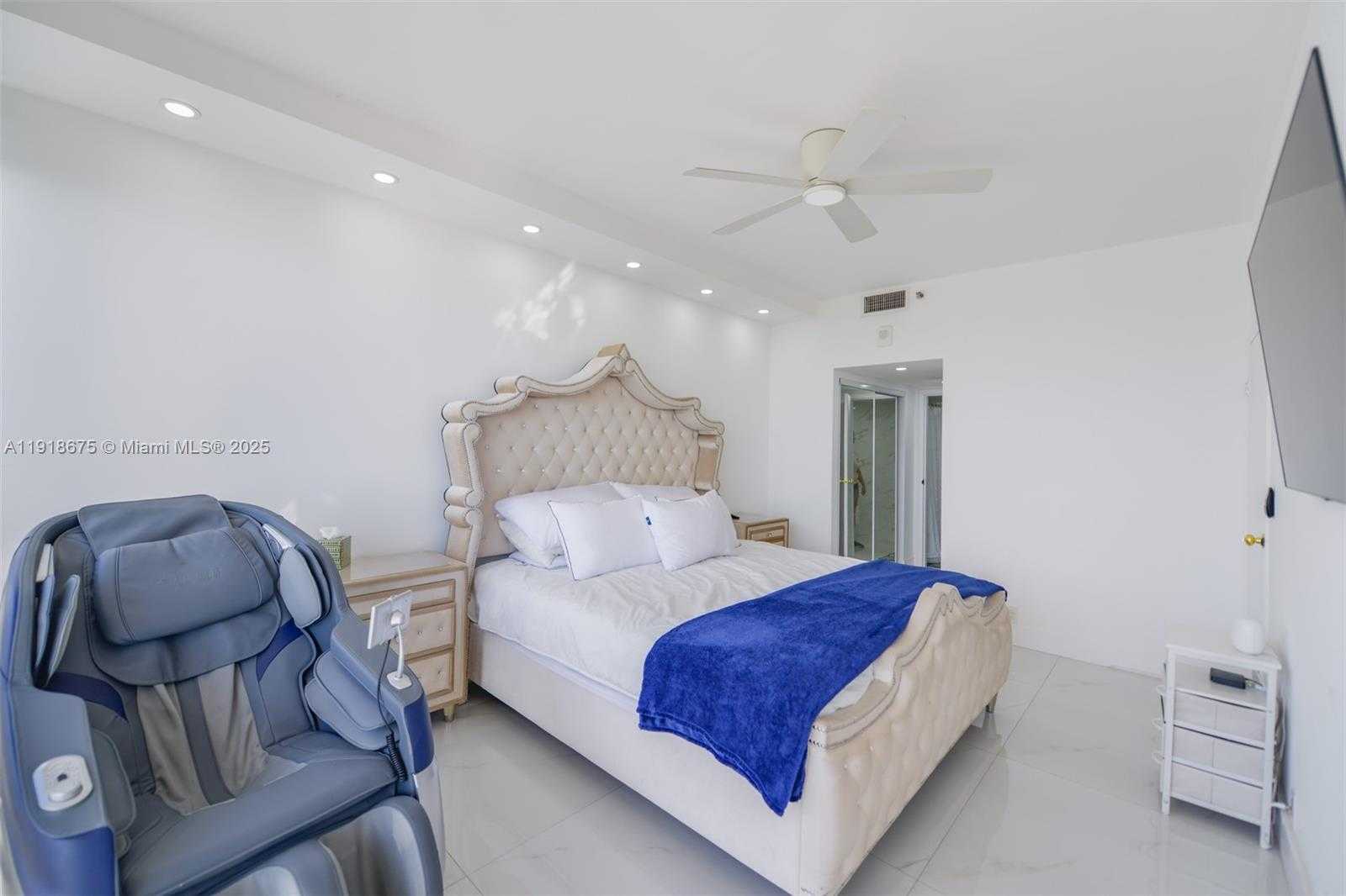 Small Image of 7601 EAST TREASURE DR #PH103, North Bay Village Number 20