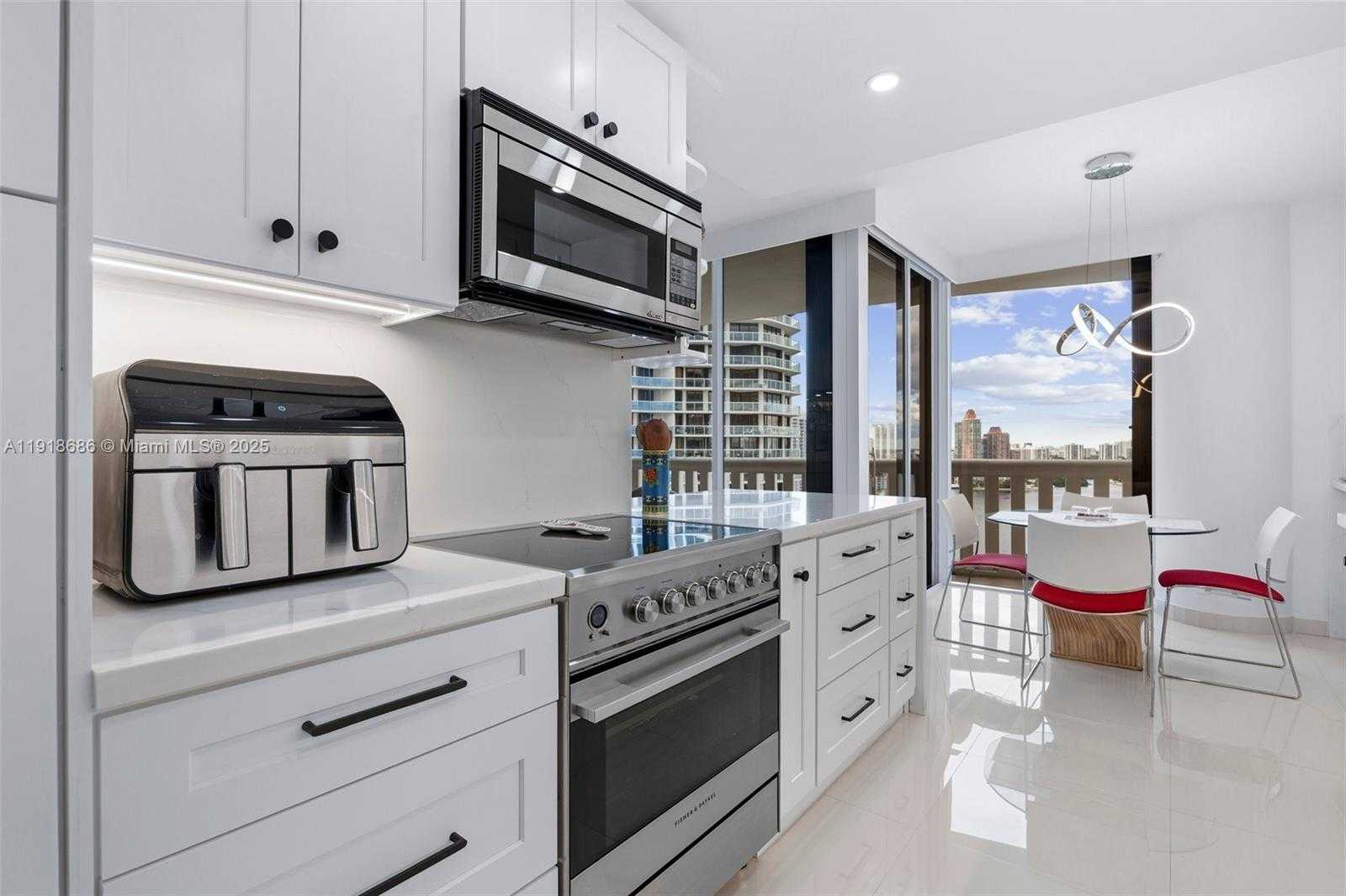 Small Image of 3000 ISLAND BLVD #2404, Aventura Number 12