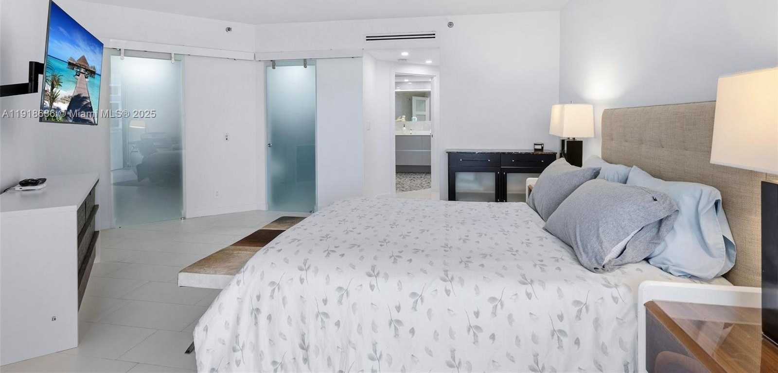 Small Image of 3000 ISLAND BLVD #2404, Aventura Number 16