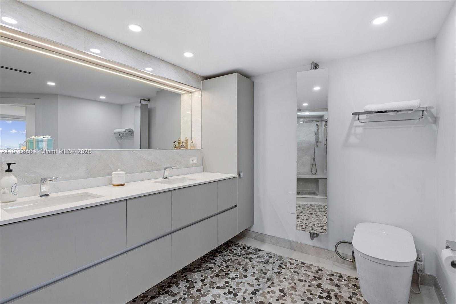 Small Image of 3000 ISLAND BLVD #2404, Aventura Number 18