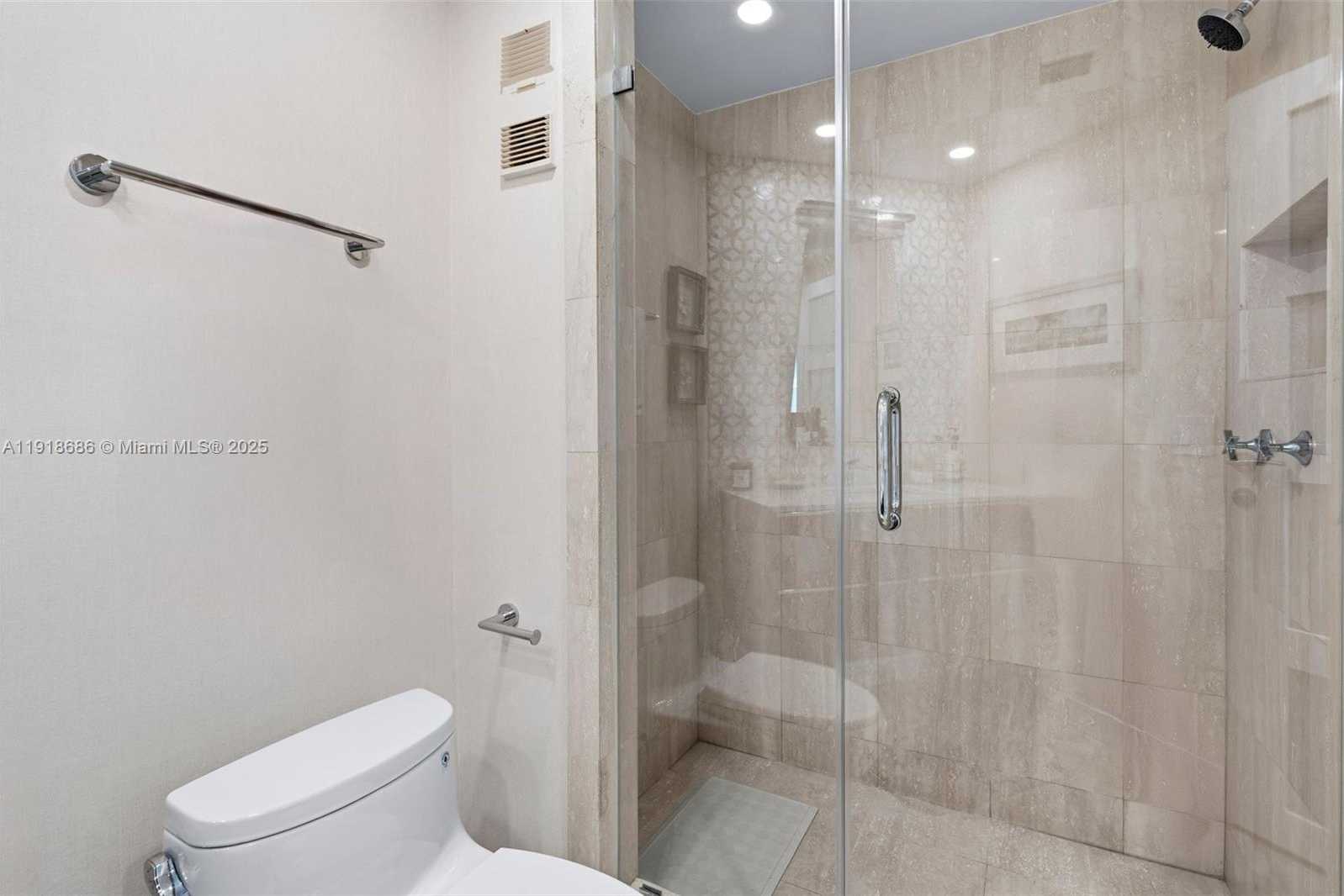 Small Image of 3000 ISLAND BLVD #2404, Aventura Number 22