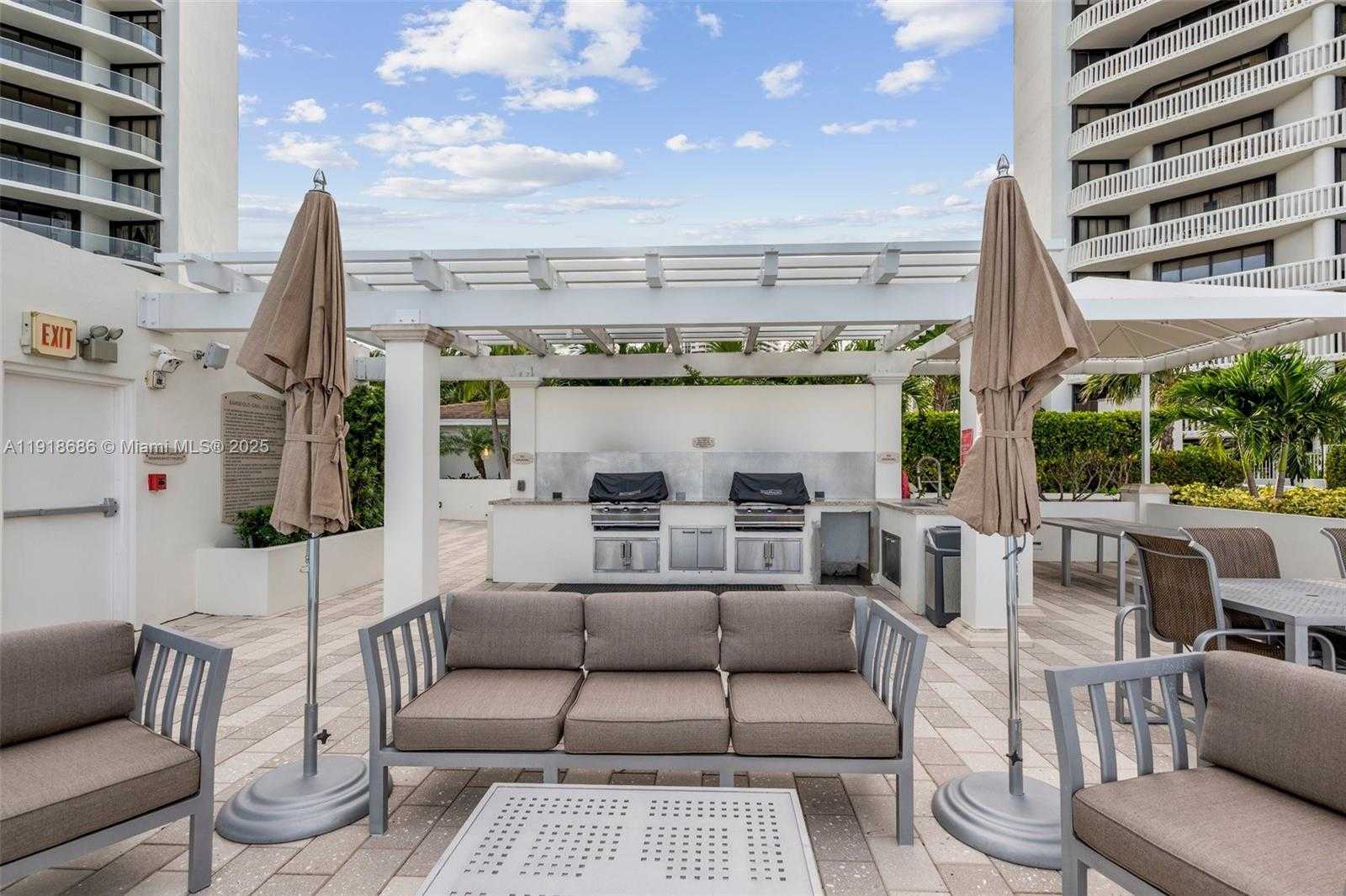 Small Image of 3000 ISLAND BLVD #2404, Aventura Number 31
