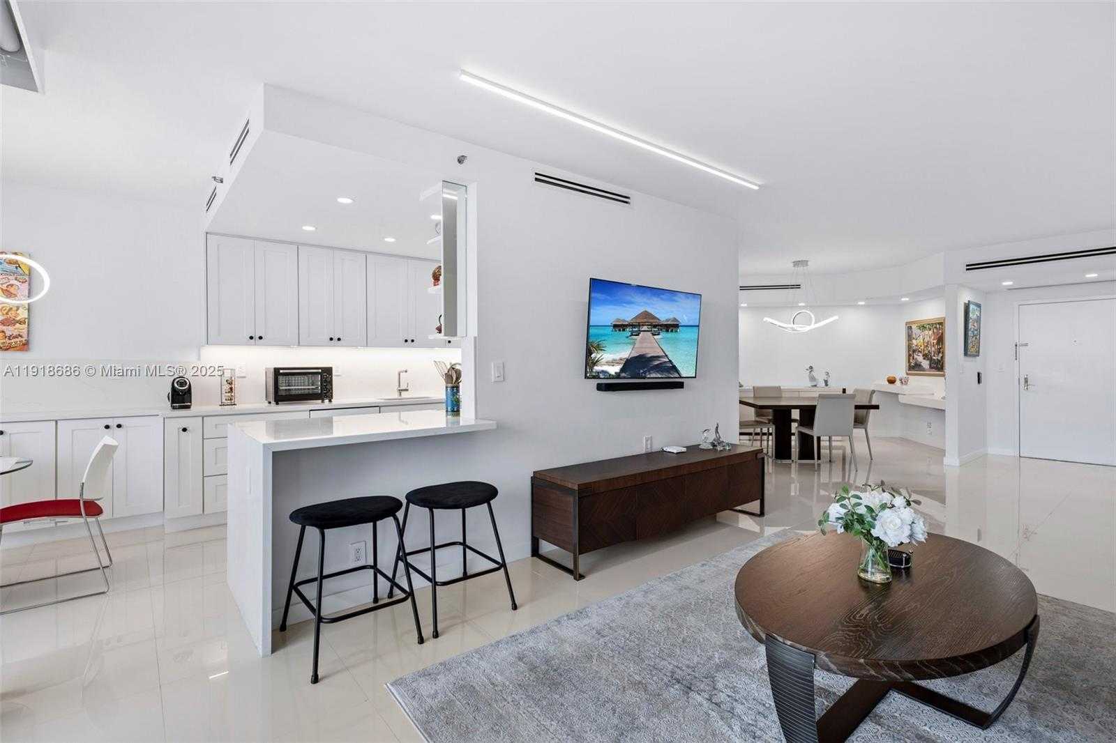 Small Image of 3000 ISLAND BLVD #2404, Aventura Number 7