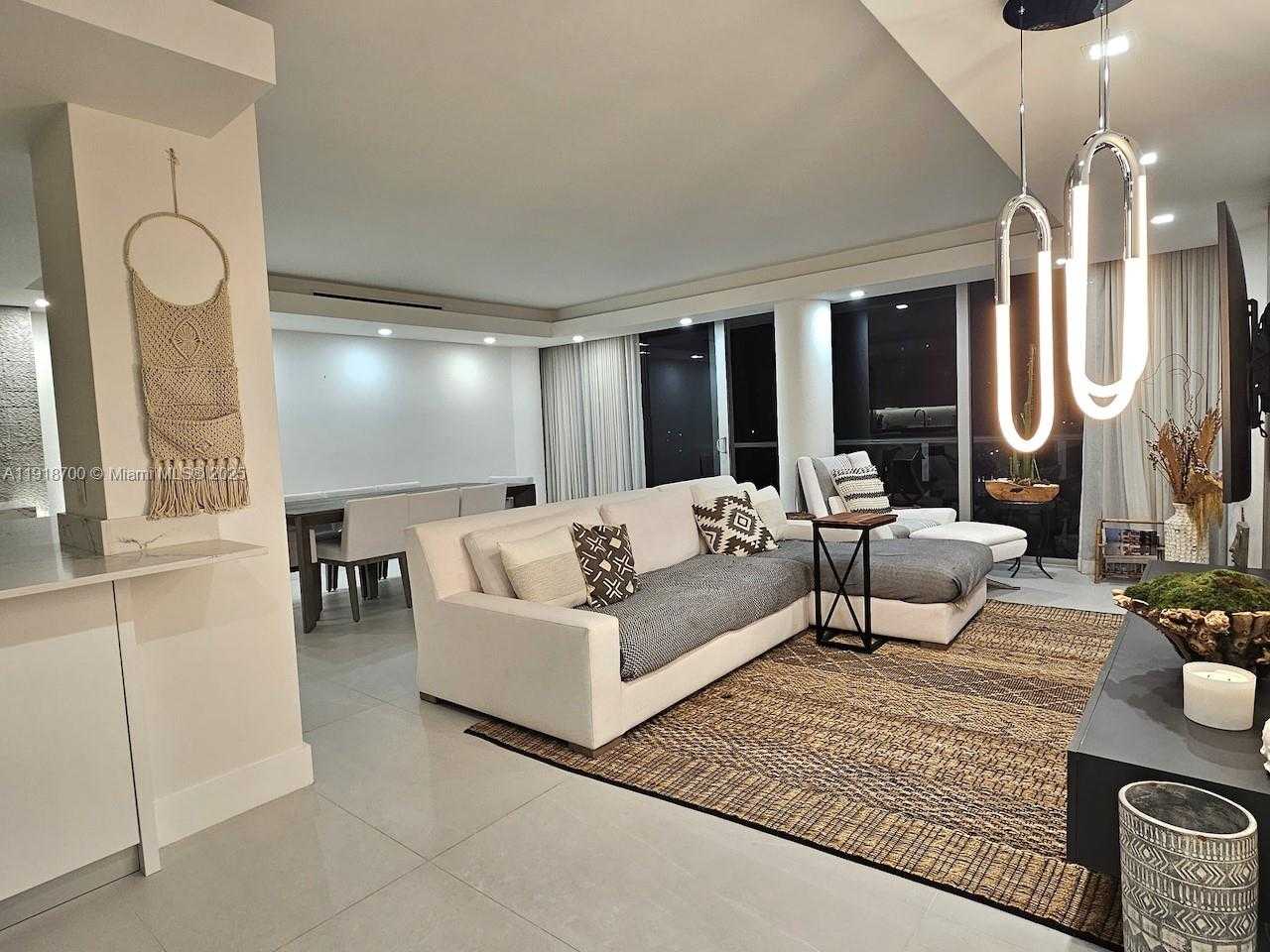 Small Image of 900 BAY DR #524, Miami Beach Number 2