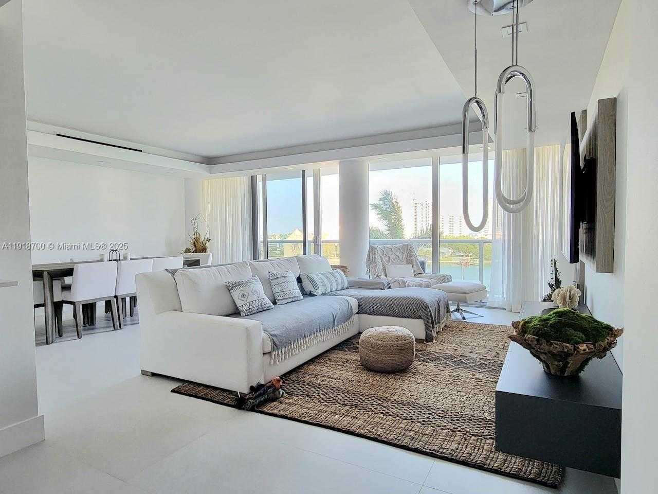 Small Image of 900 BAY DR #524, Miami Beach Number 3