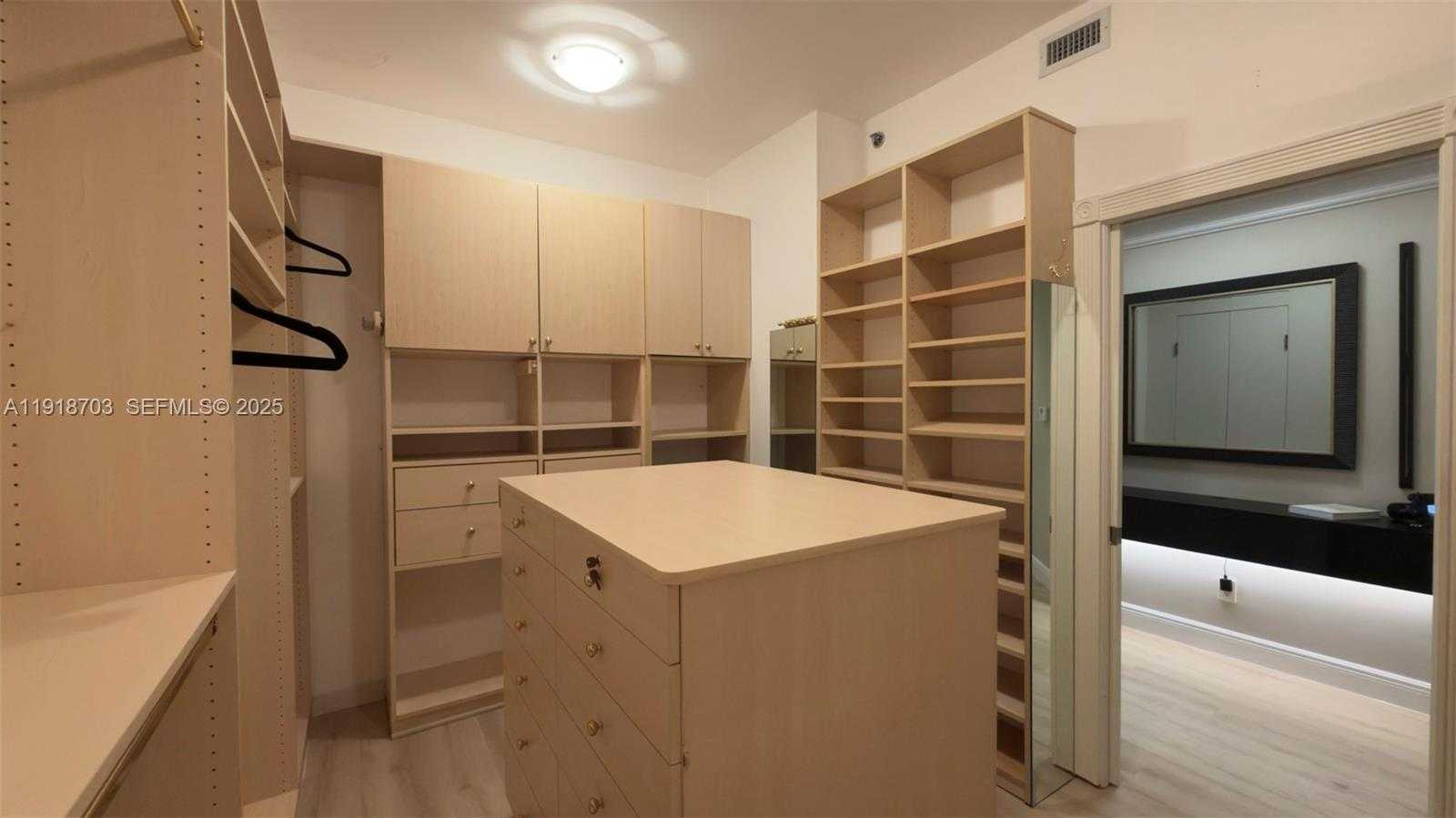 Small Image of 2000 ISLAND BLVD #3004, Aventura Number 14