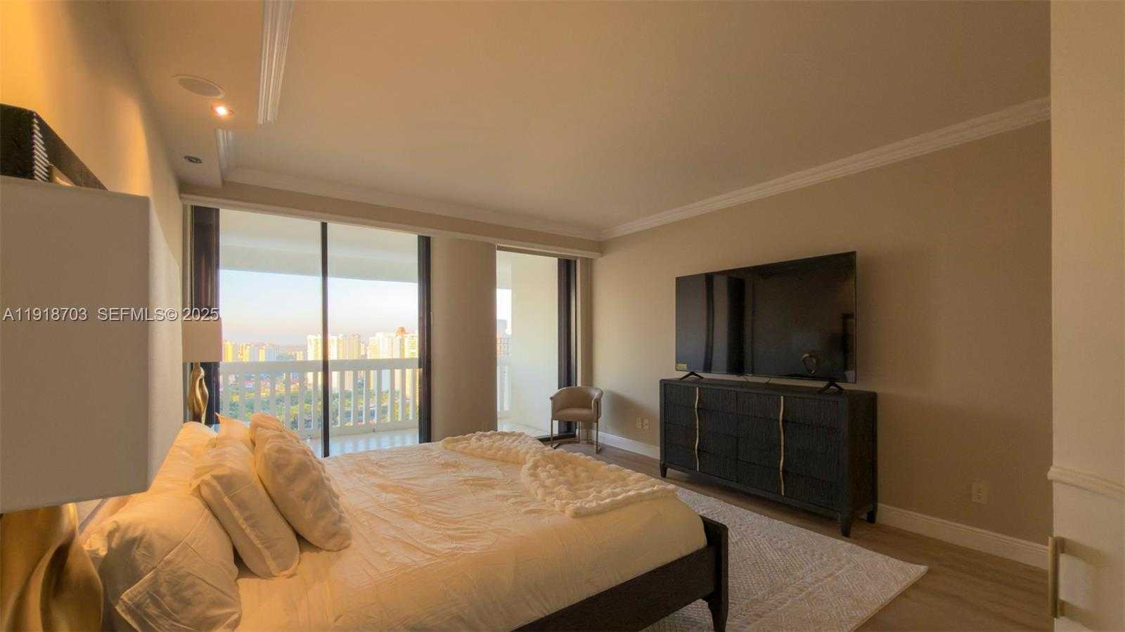 Small Image of 2000 ISLAND BLVD #3004, Aventura Number 18