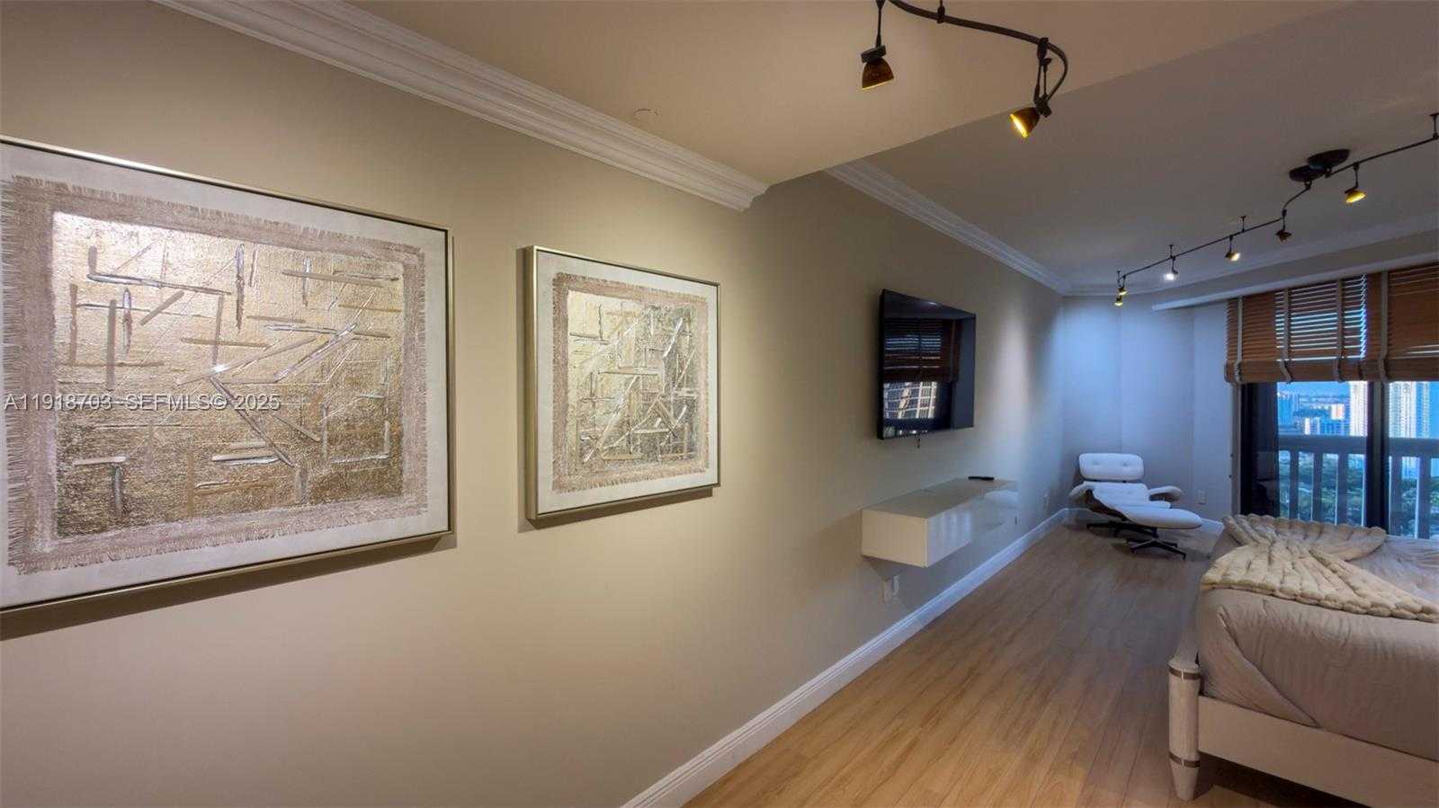 Small Image of 2000 ISLAND BLVD #3004, Aventura Number 25