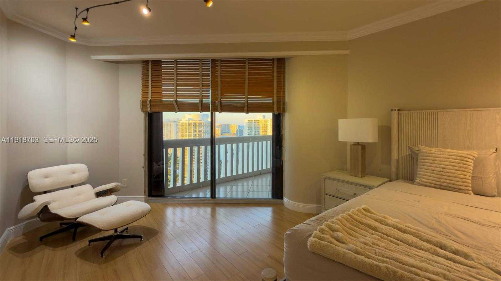 Small Image of 2000 ISLAND BLVD #3004, Aventura Number 29