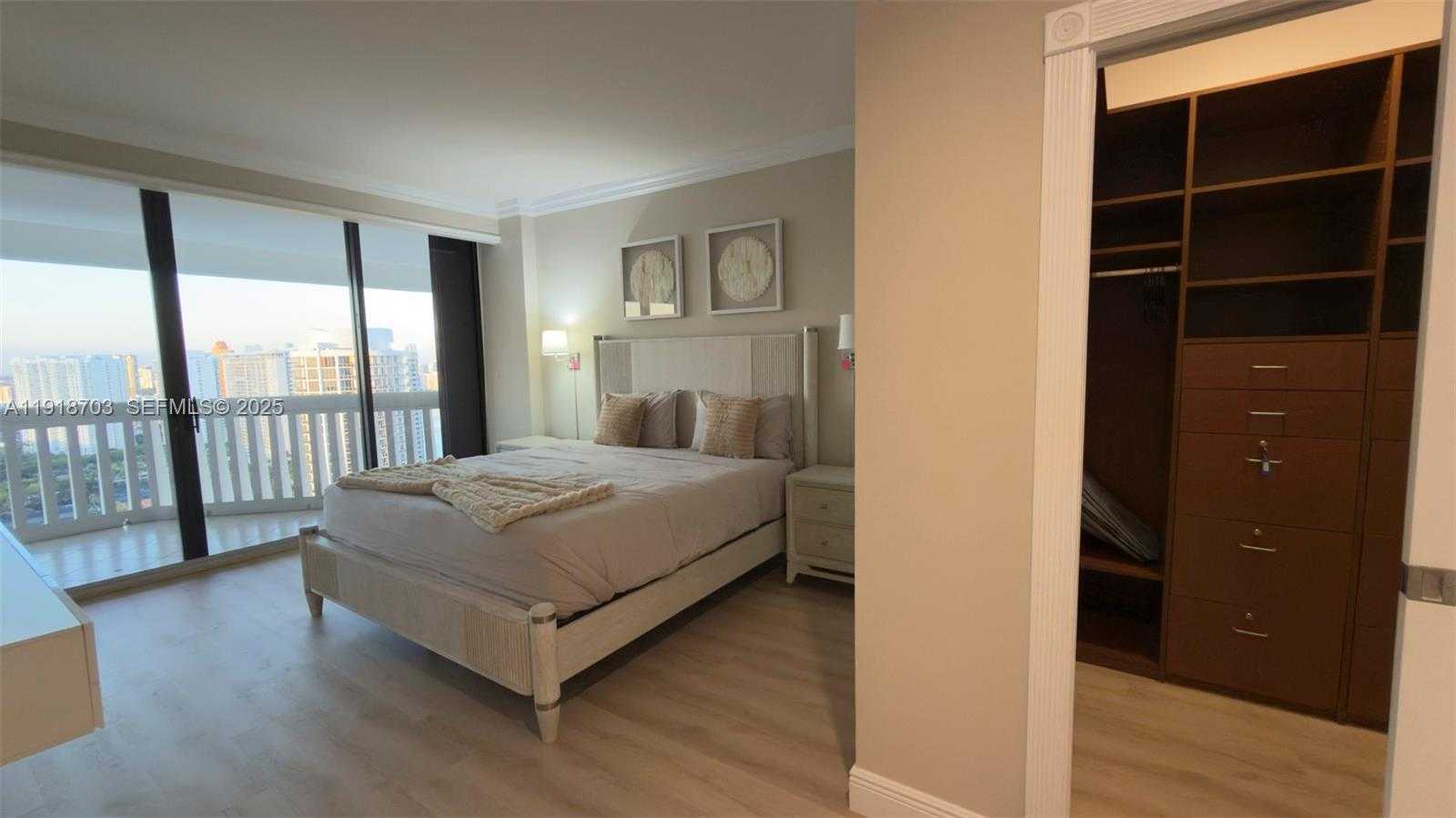 Small Image of 2000 ISLAND BLVD #3004, Aventura Number 31
