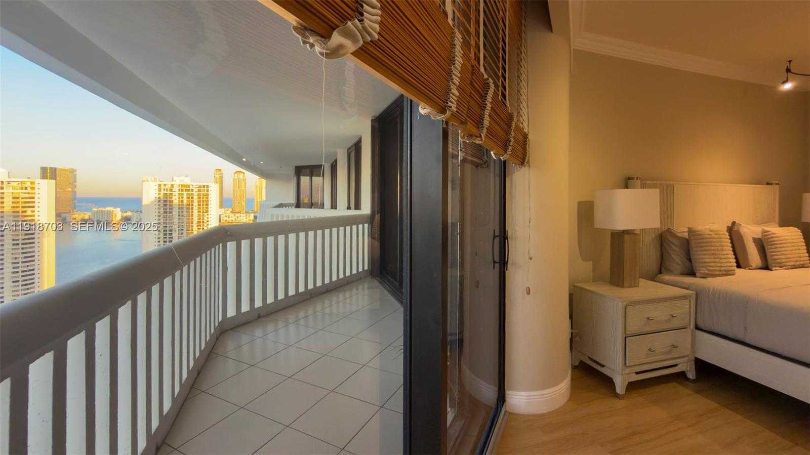 Small Image of 2000 ISLAND BLVD #3004, Aventura Number 32