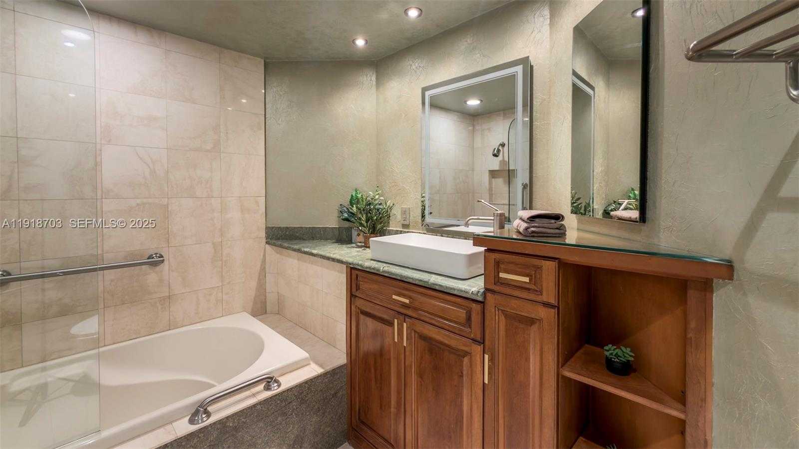 Small Image of 2000 ISLAND BLVD #3004, Aventura Number 34